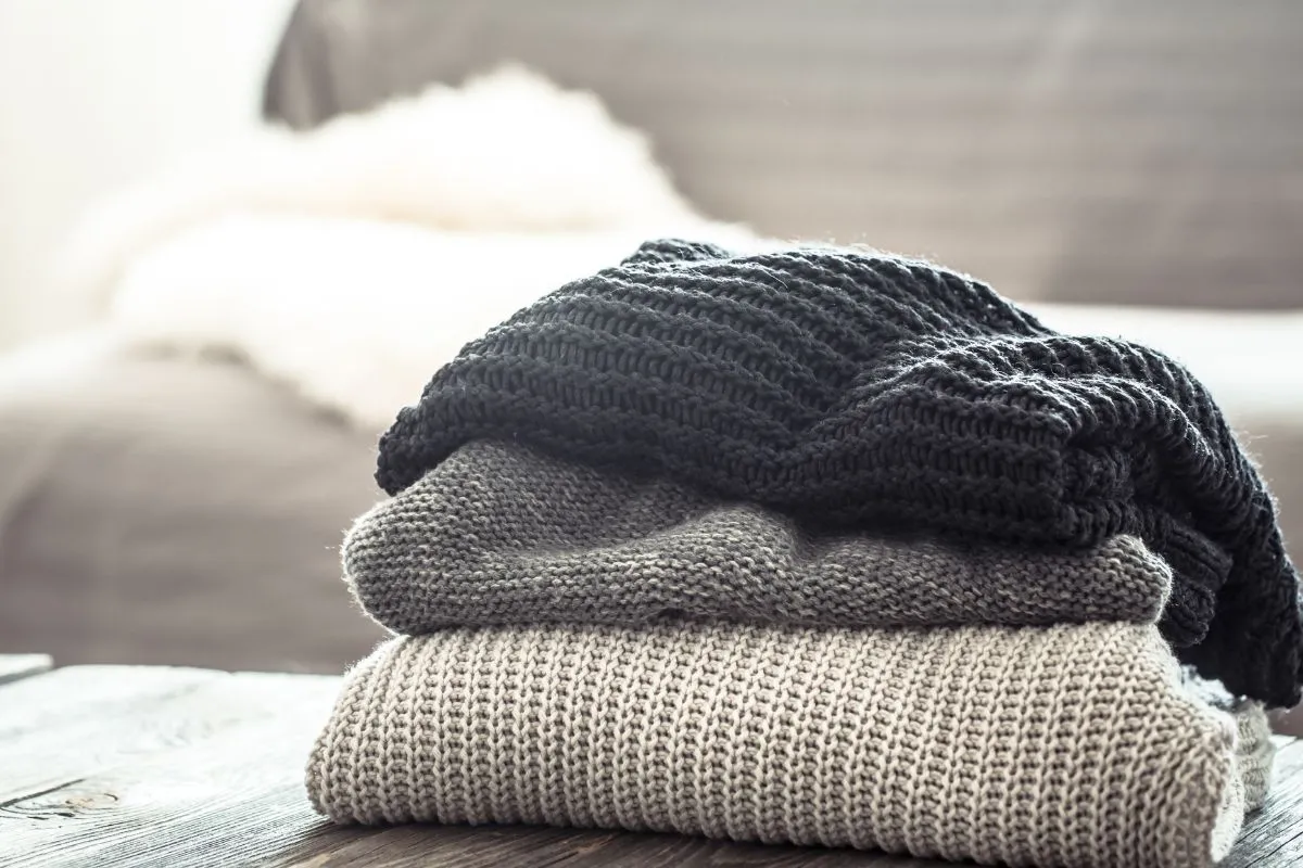 冬物クリーニングはいつ出すべき？最適な時期とタイミング